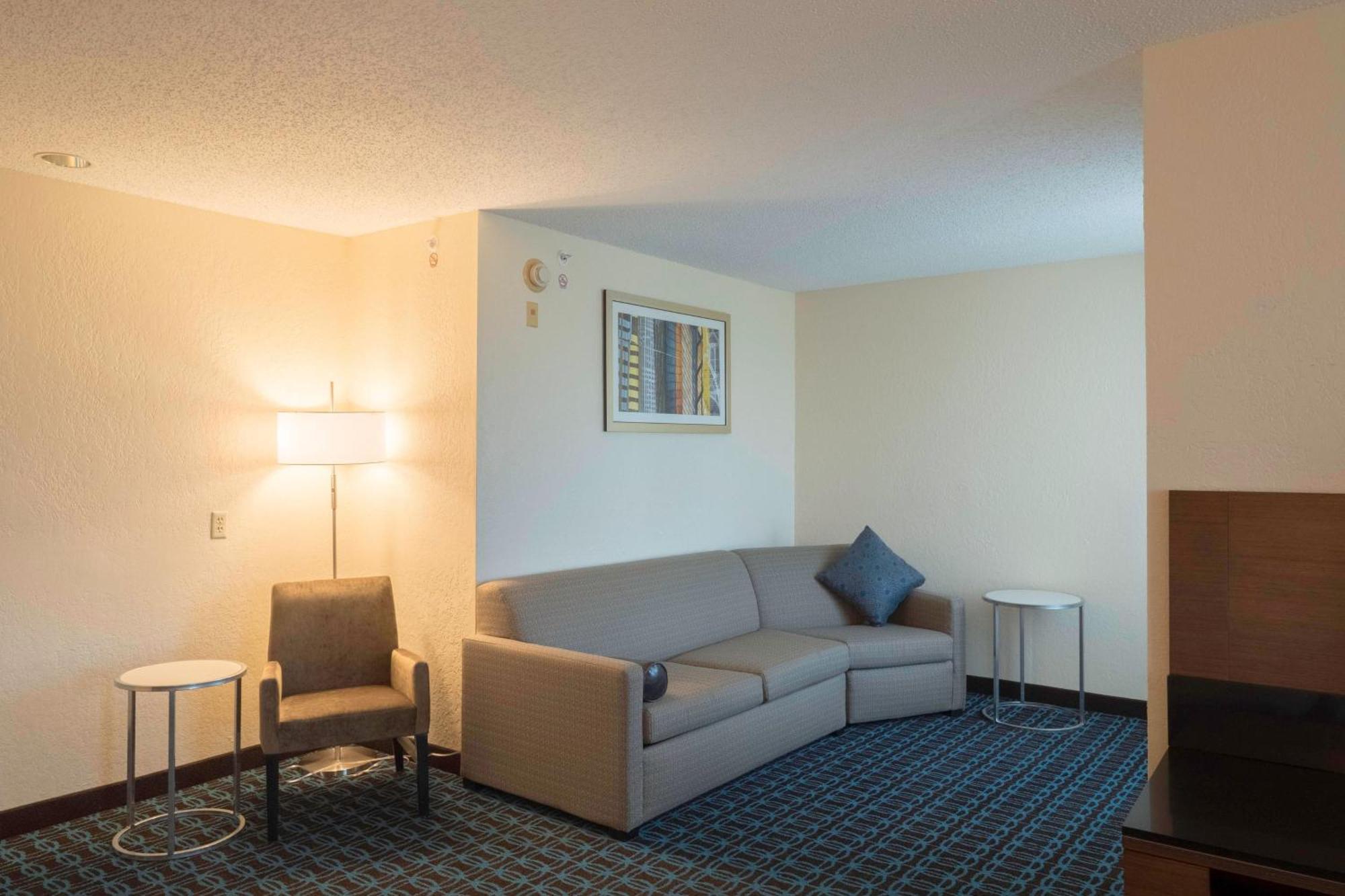 Hotel Fairfield & By Marriott Cleveland Streetsboro